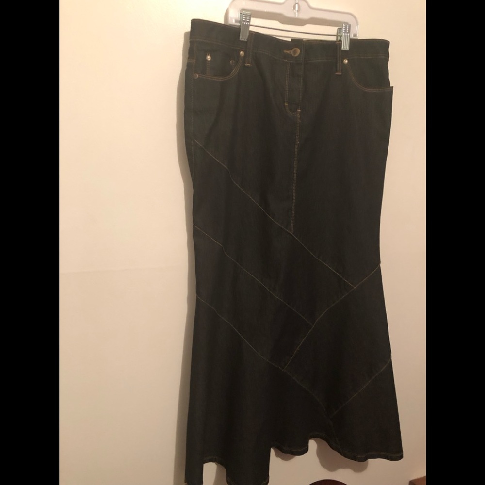 🌹SOLD🌹Ladies Blue Jean Skirt🌹SOLD🌹